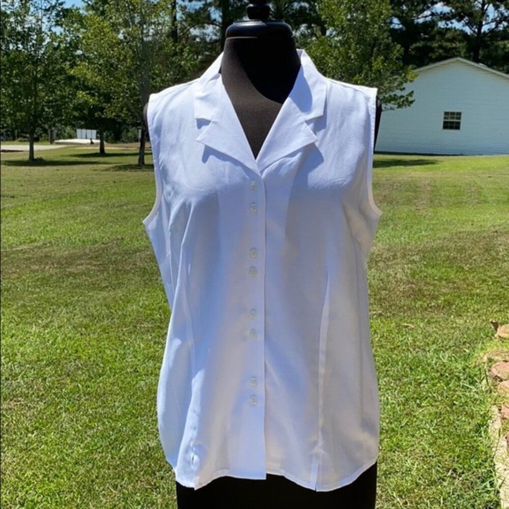 Dressbarn Women's White Sleeveless Button Up Shirt